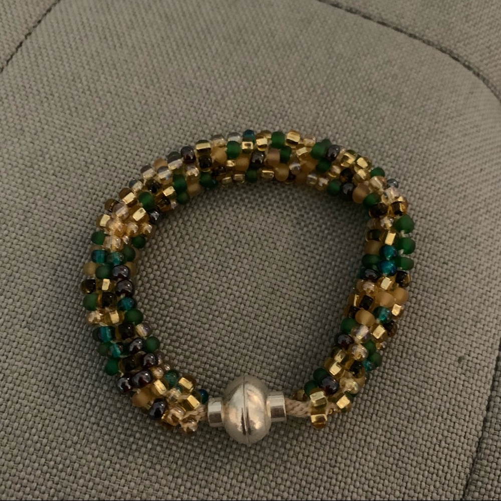 Multicolored beaded bracelet